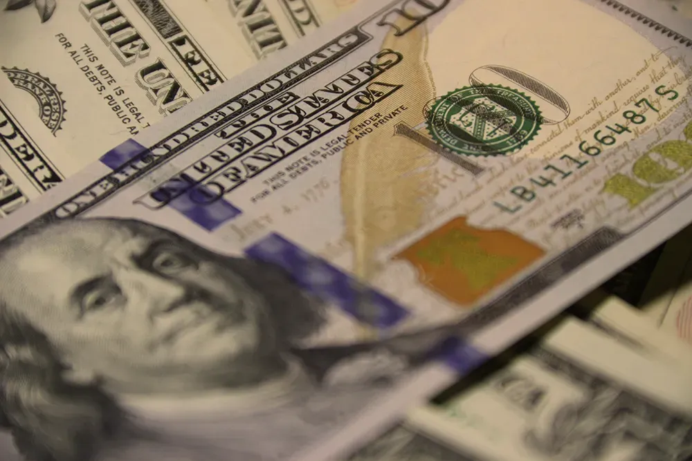 What's the Real Difference Between Crypto and Fiat Money? illustration