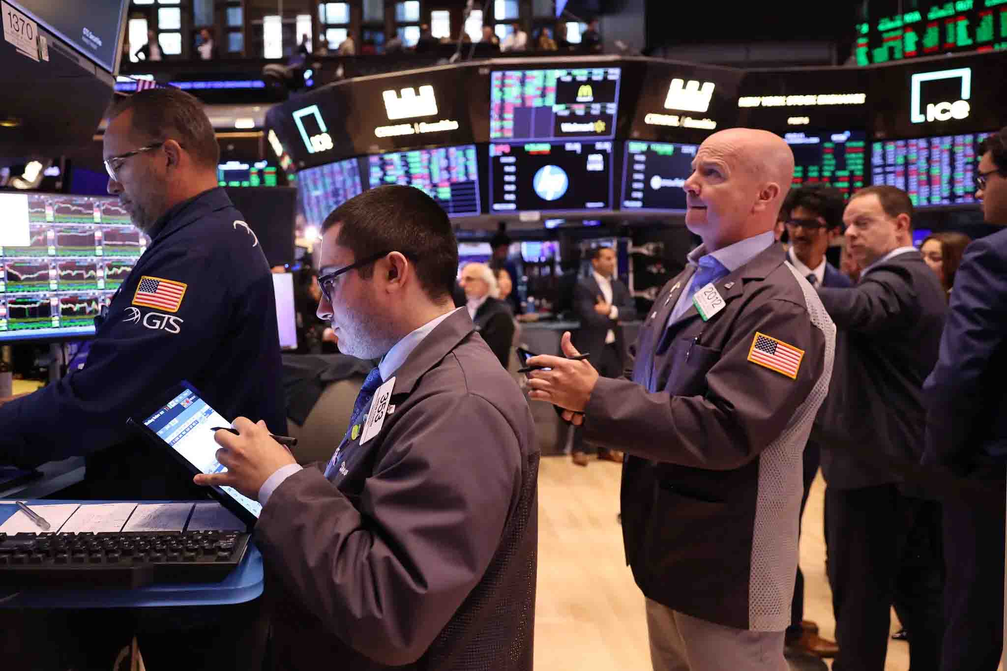 Stocks, Gold, or Crypto: Choosing Your 2025 Trade illustration