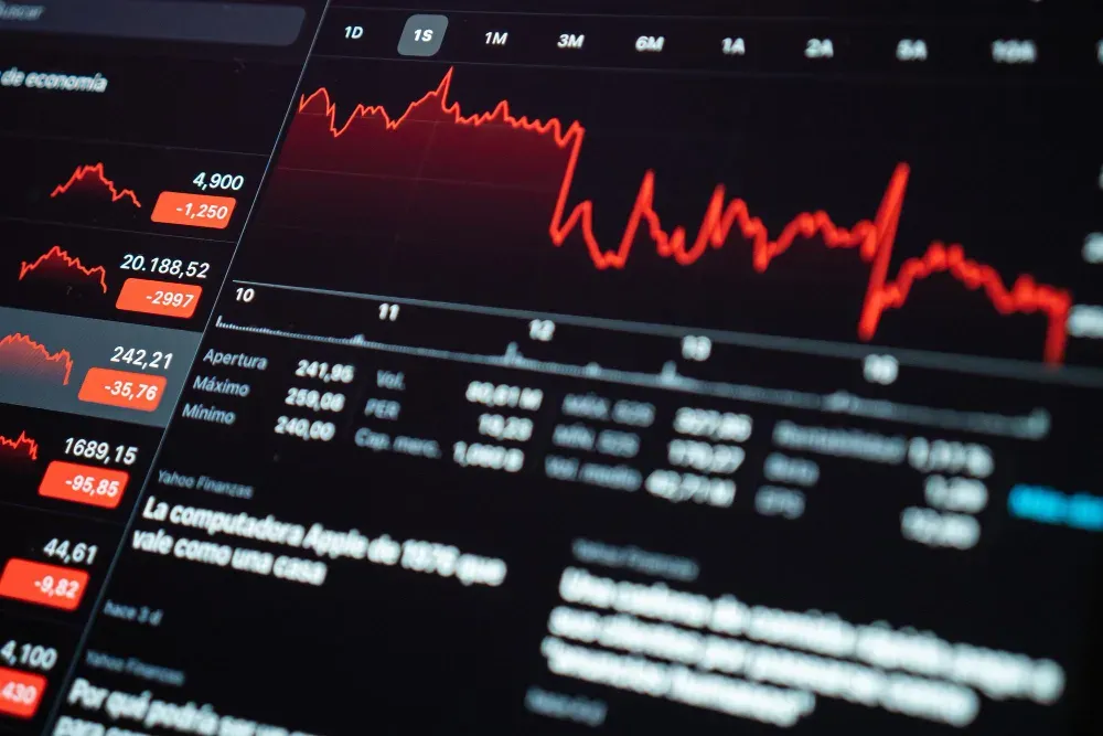 The Risks of CFD Trading: What Traders Must Understand Before Investing illustration