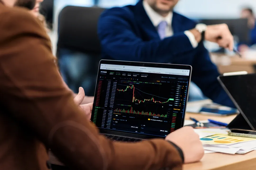 How to Invest in ETFs Smartly? Choose the Right Funds to Fit Your Financial Goals illustration