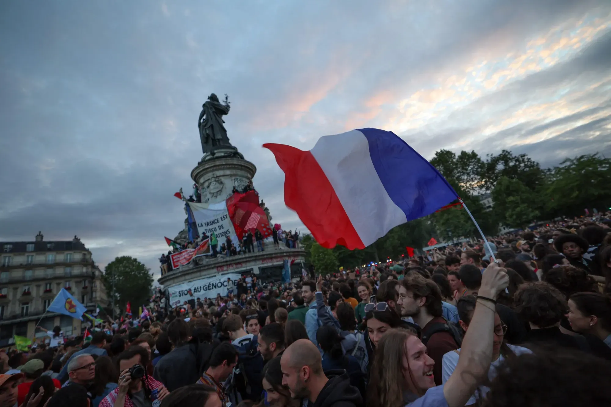 Germany and France: The Shaking Pillars of the European Union illustration
