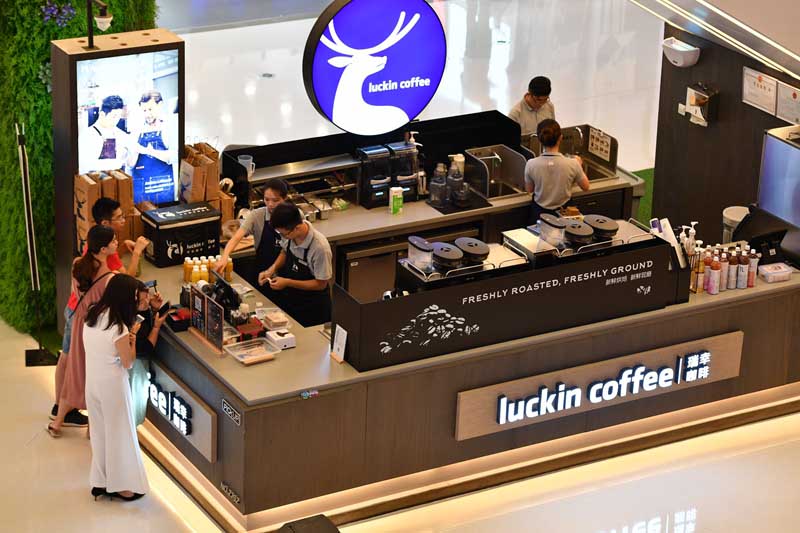 Conoce la acción LK y Luckin Coffee – La cadena de café que superó a Starbucks illustration